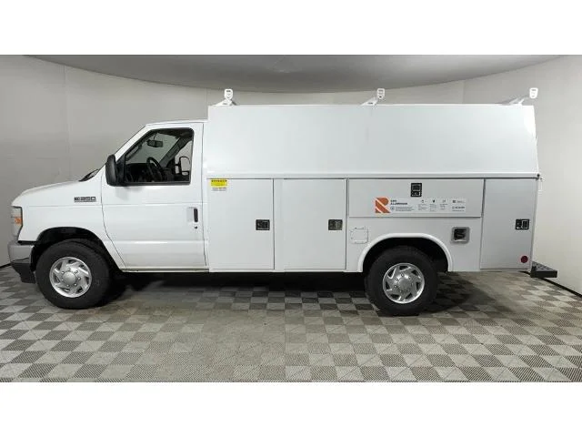 New 2025 Oxford White Ford E-350 SRW image 58