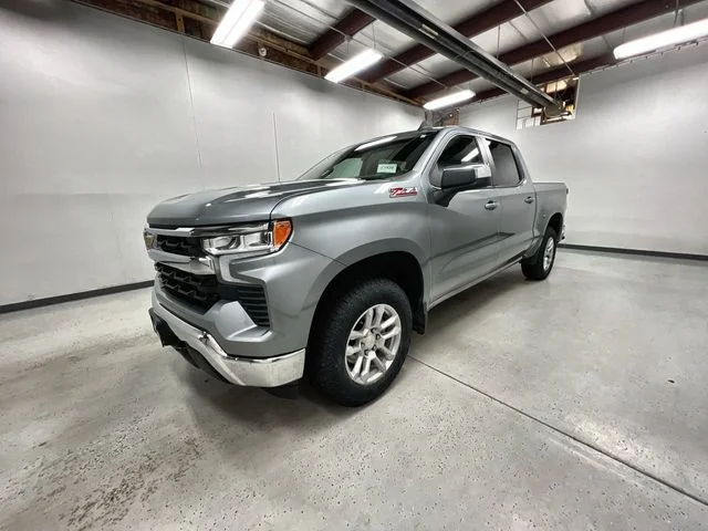 Used 2023 Gray Chevrolet LT image 4