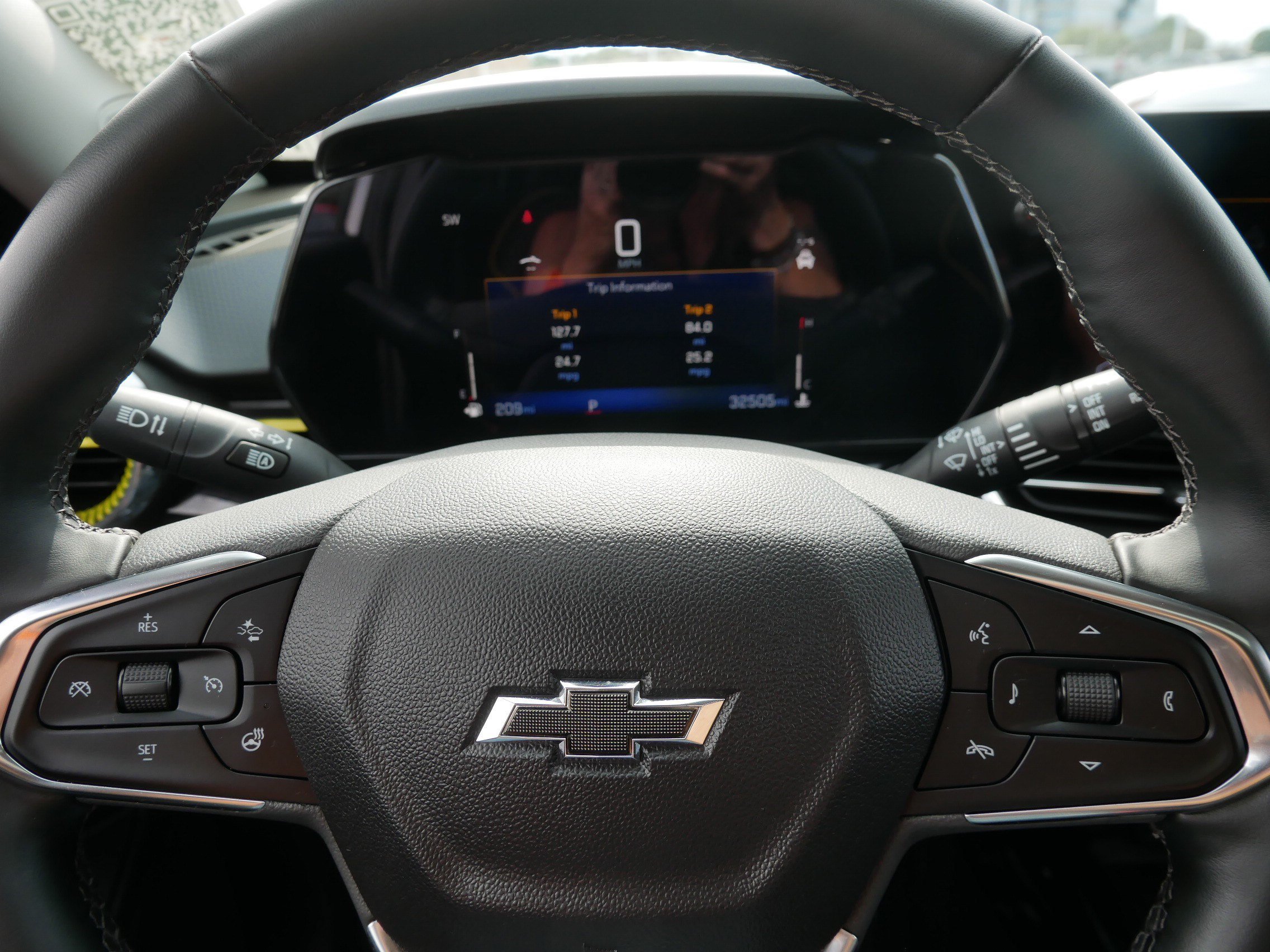 Used 2025 Summit White Chevrolet ACTIV image 29