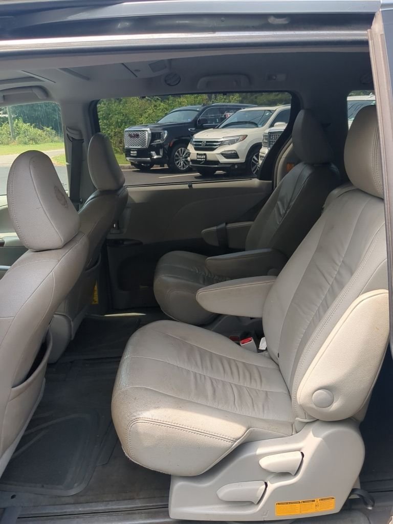 Used 2012 Silver Toyota XLE image 10