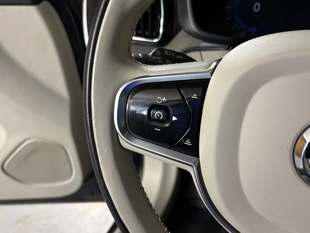 Used 2023 Denim Blue Metallic Volvo Plus image 21