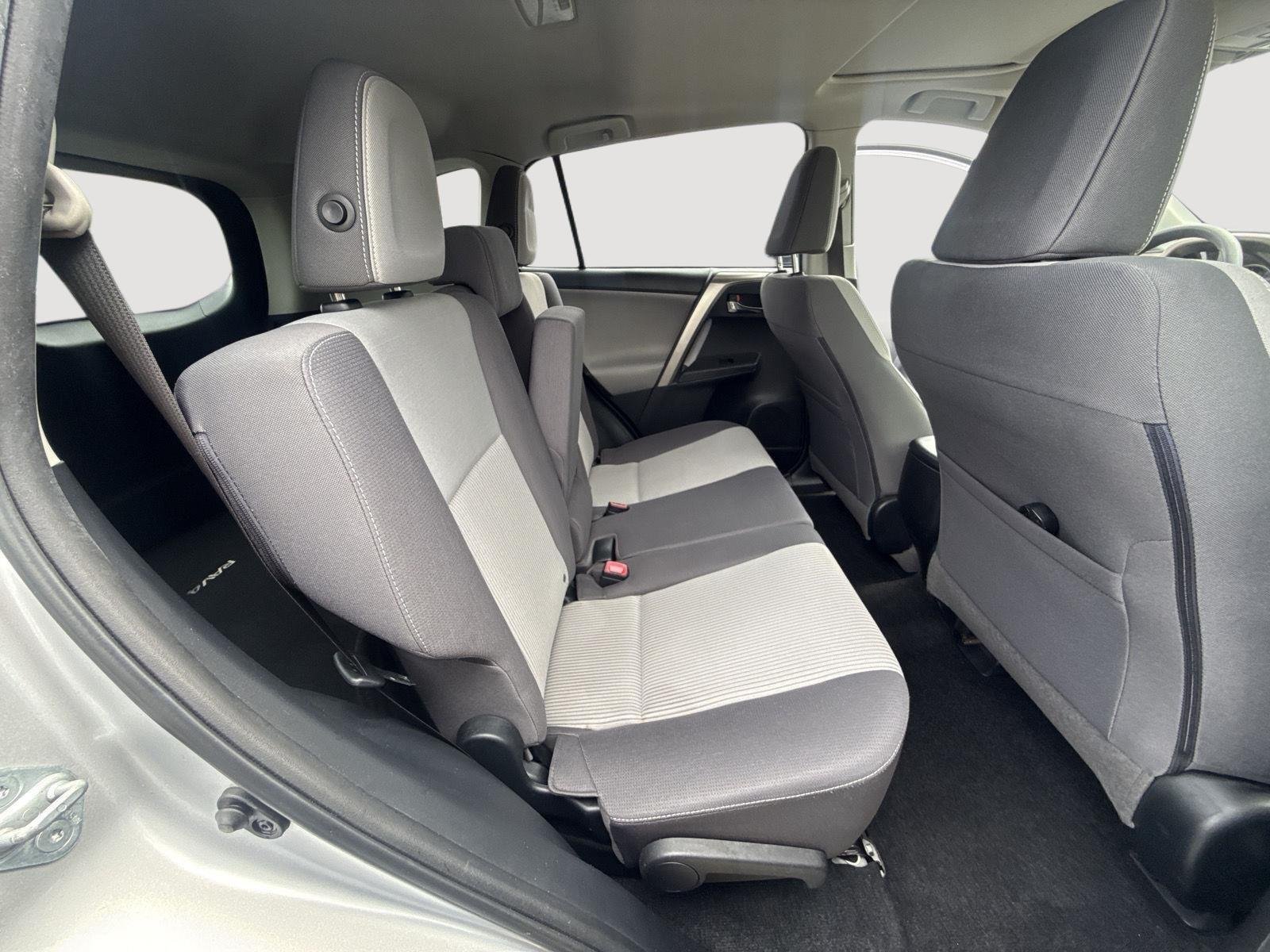 Used 2014 Classic Silver Metallic Toyota XLE image 20