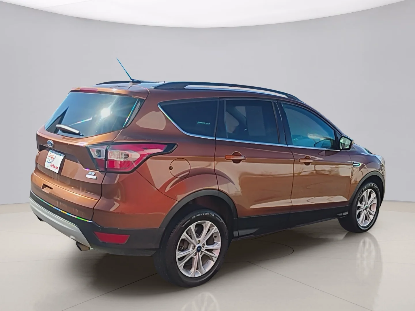 Used 2017 Red Ford SE 4WD image 5