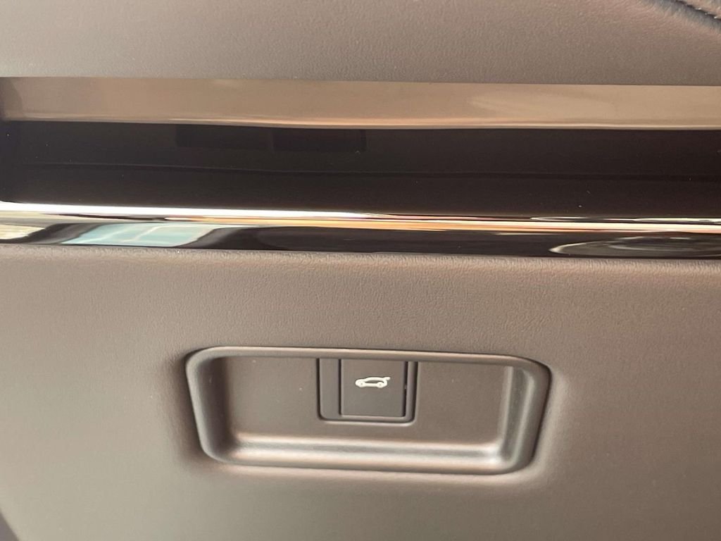 New 2026 Santorini Black Land Rover Dynamic SE image 35