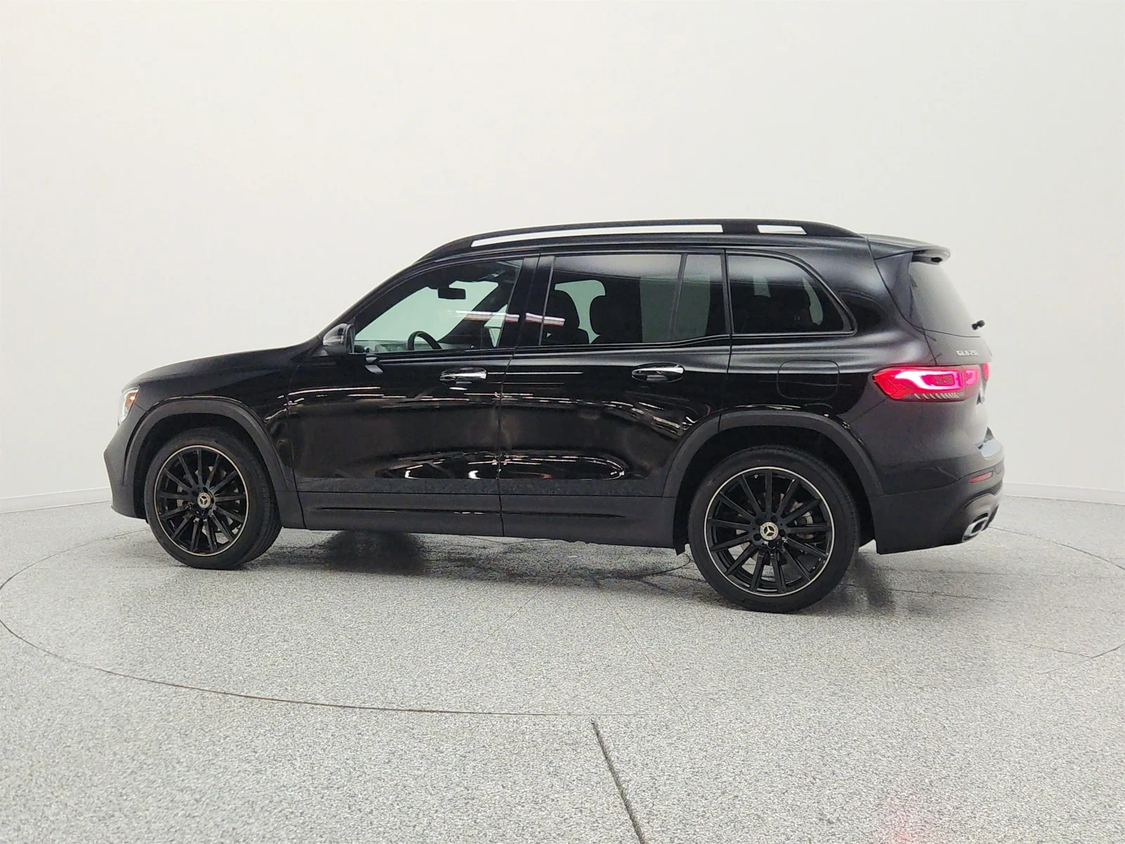 Used 2022 Night Black Mercedes-Benz GLB 250 SUV image 8