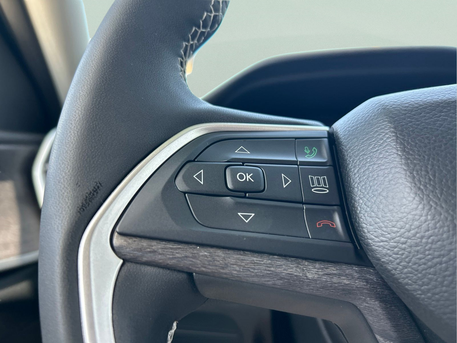 Used 2023 Gray Jeep Limited image 15