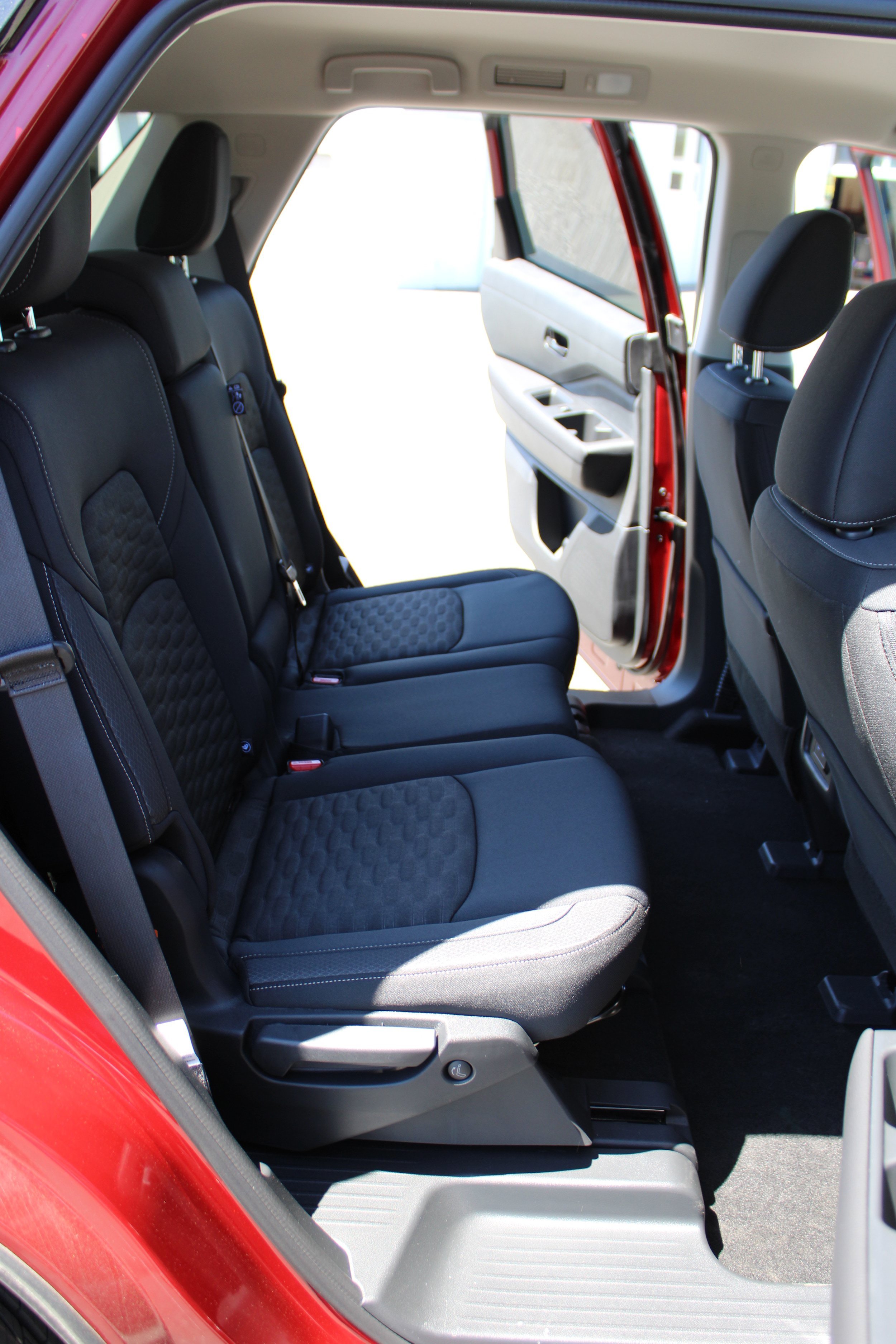 2026 Nissan Pathfinder SV - Photo 16