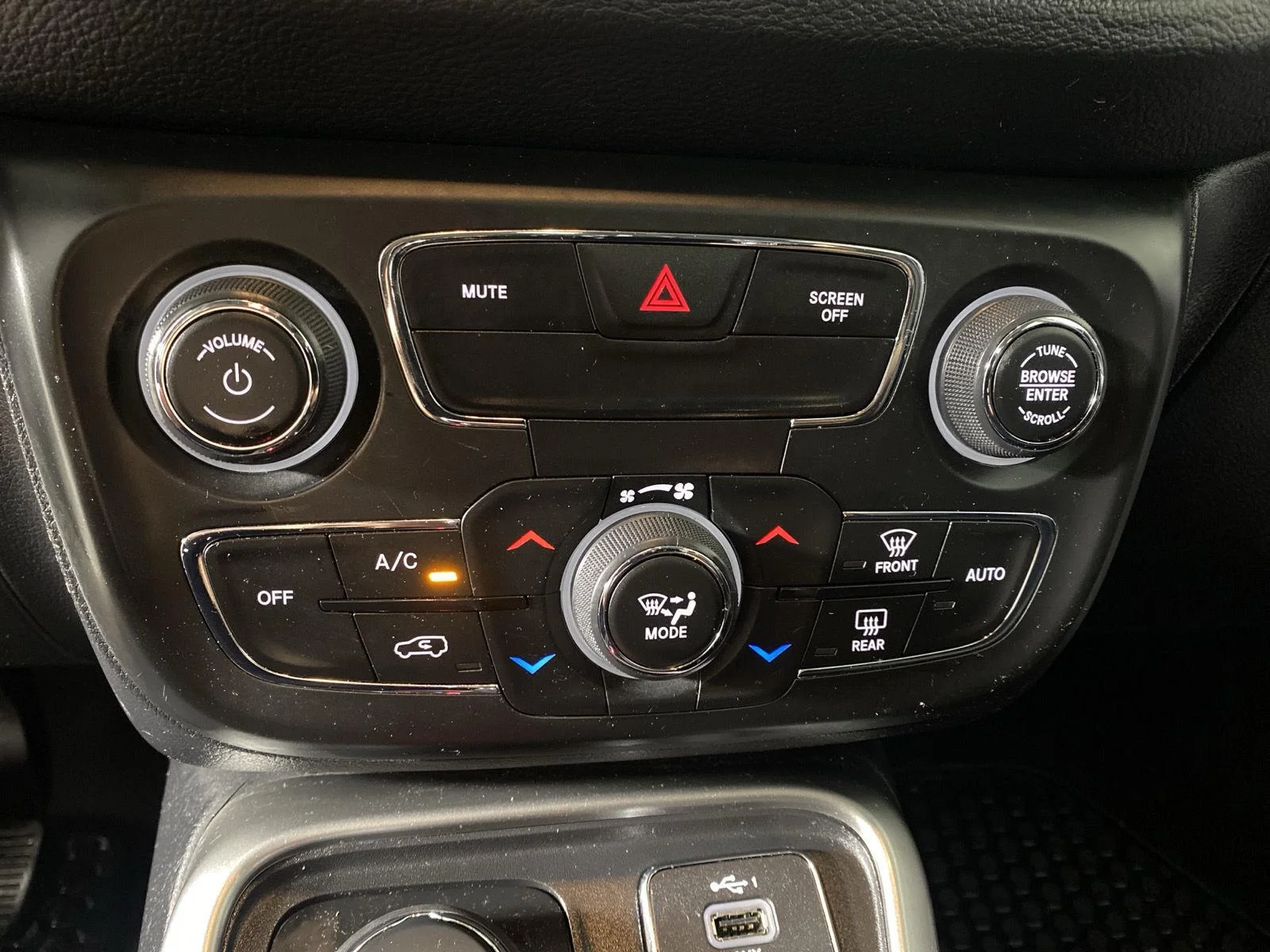 Used 2021 Olive Green Pearlcoat Jeep Latitude image 29