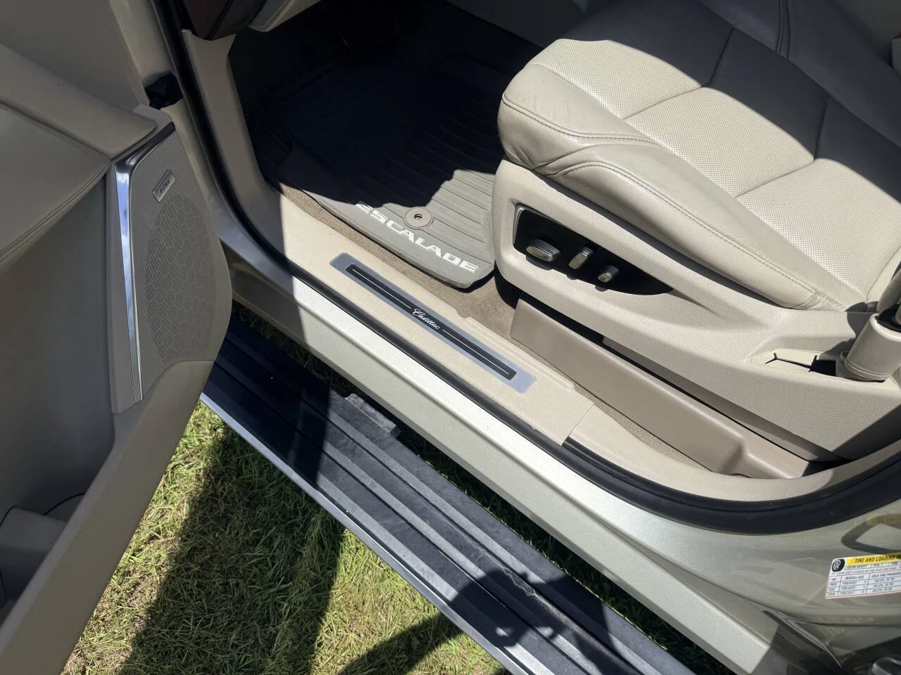 Used 2017 Tan Cadillac Premium Luxury 4x4 4dr SUV image 34