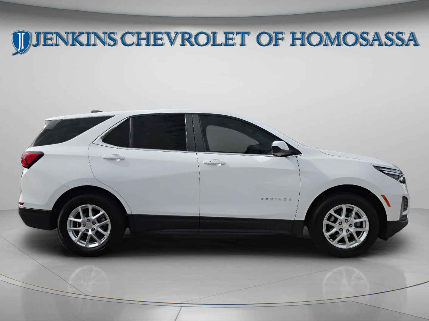 Used 2024 Summit White Chevrolet LT image 3