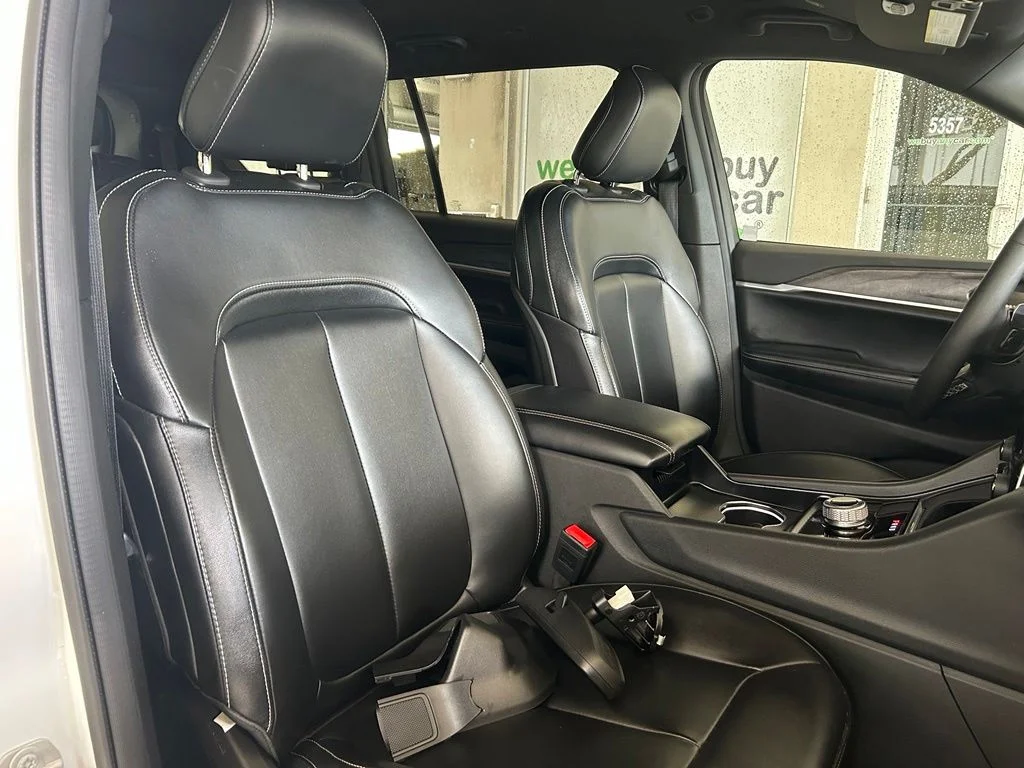Used 2024 White Jeep Limited image 22