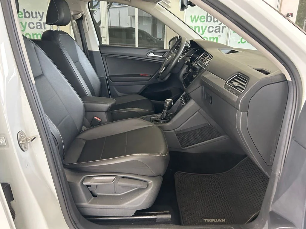 Used 2021 White Volkswagen 2.0T SE image 21
