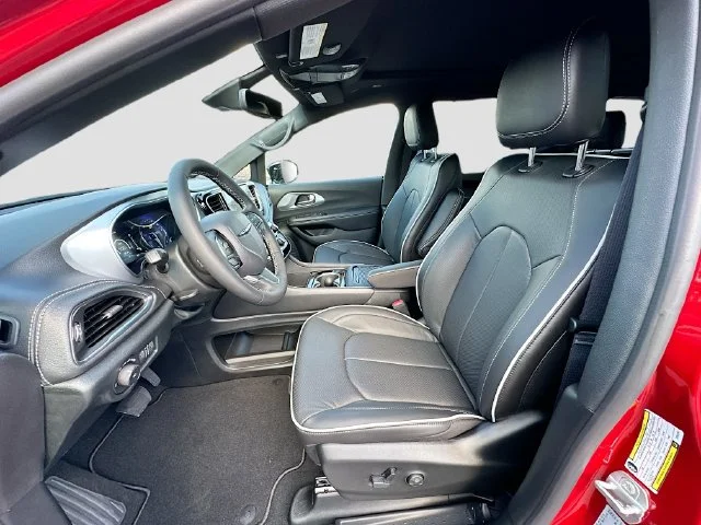 New 2026 Red Hot Pearl-Coat Exterior Paint Chrysler Limited image 16