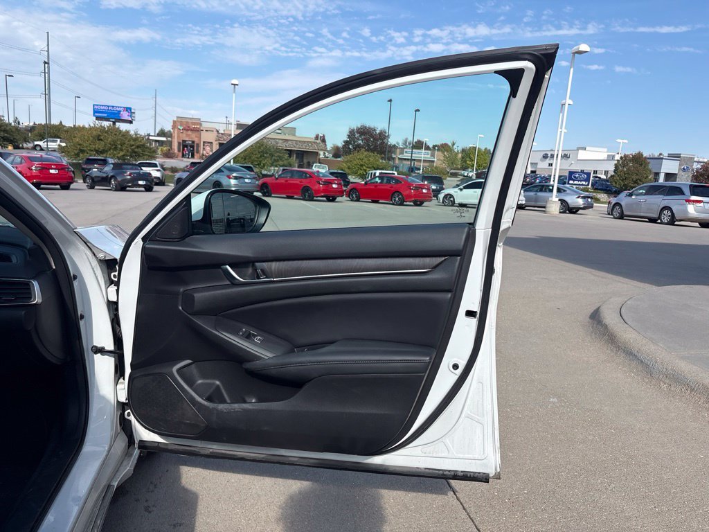 Used 2018 White Honda EX image 24