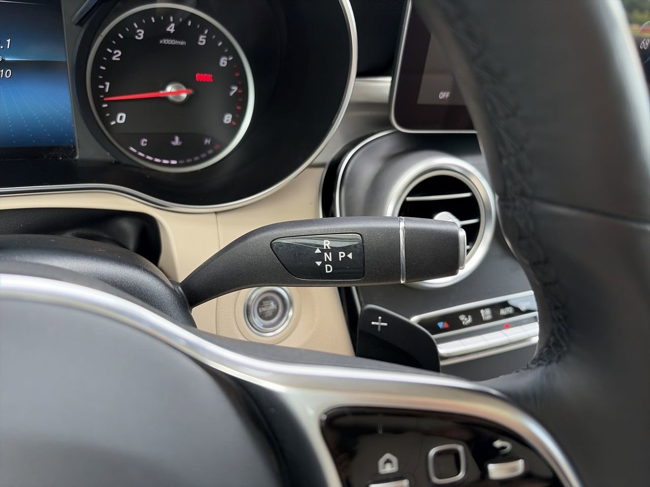 Used 2020 designo Diamond White Metallic Mercedes-Benz GLC 300 image 28