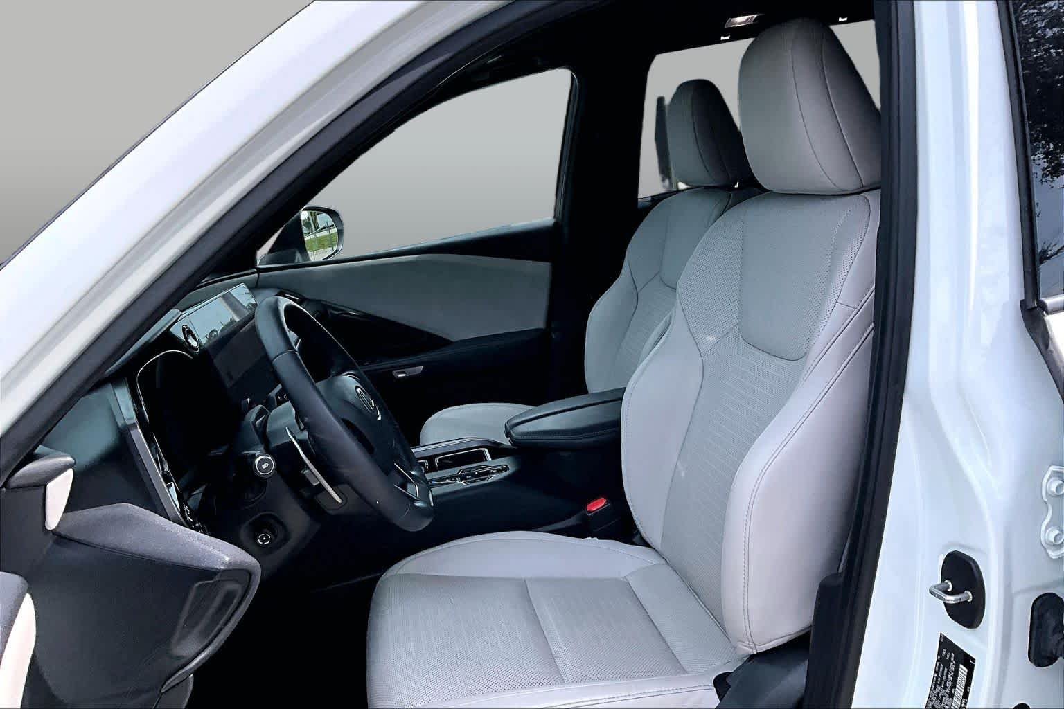 Used 2024 Wind Chill Pearl Lexus Premium image 8
