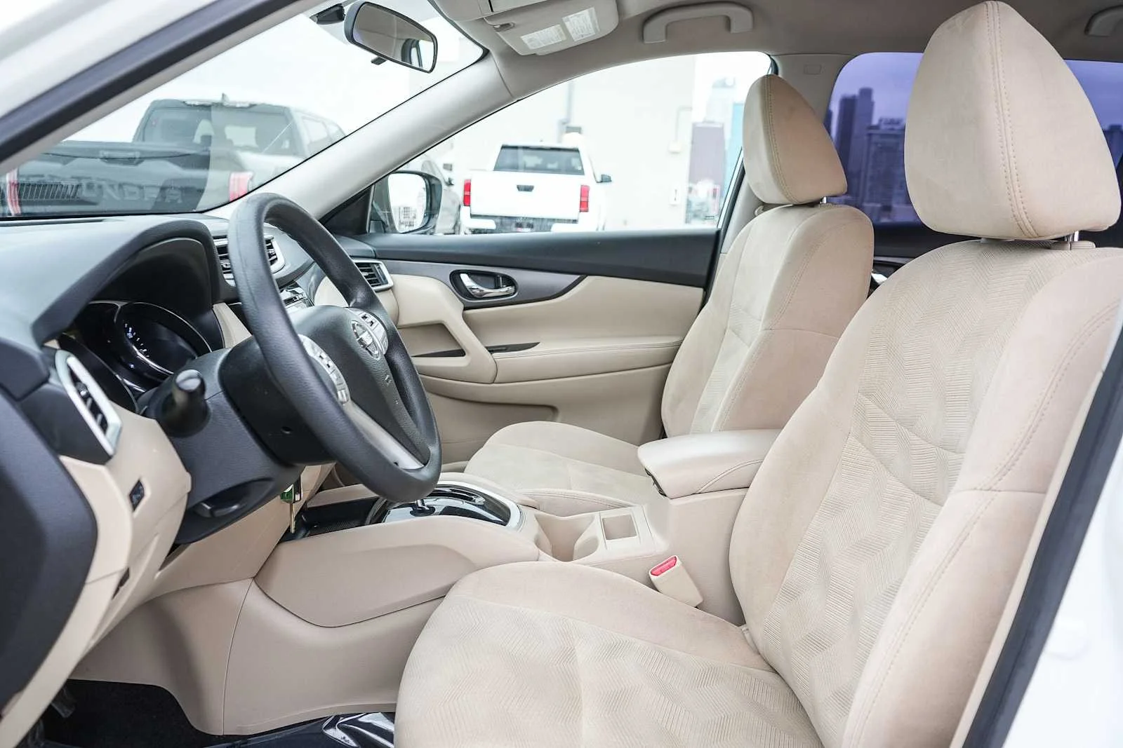 Used 2016 Glacier White Nissan S image 17
