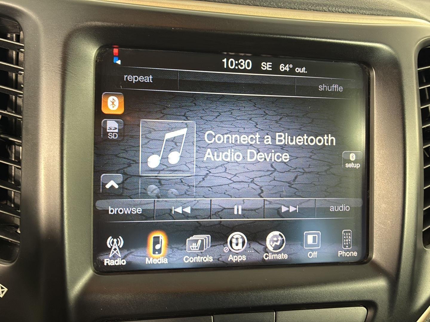 Used 2015 Bright White Clearcoat Jeep Latitude image 27