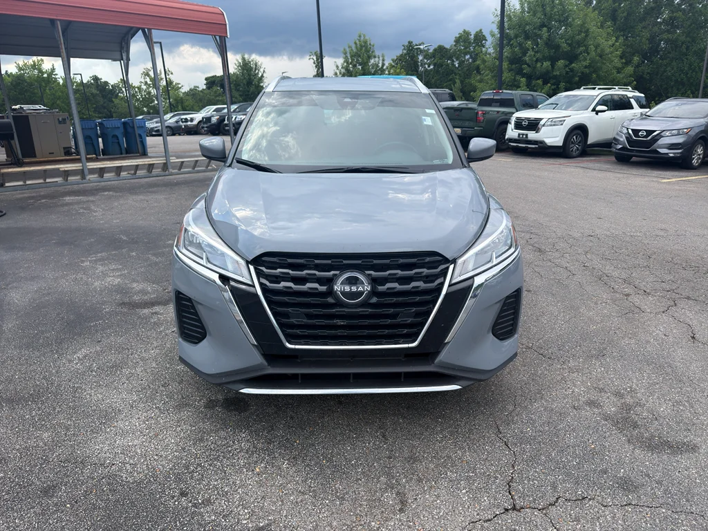 Used 2024 Boulder Gray Pearl Nissan SV image 2
