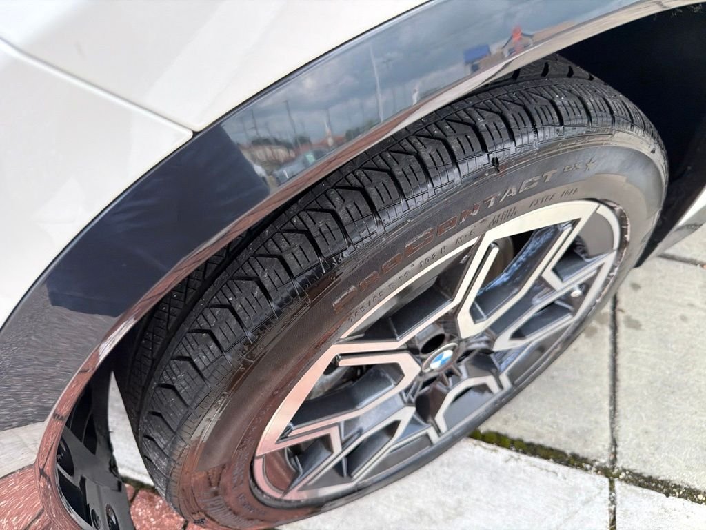Used 2025 White BMW xDrive28i image 11