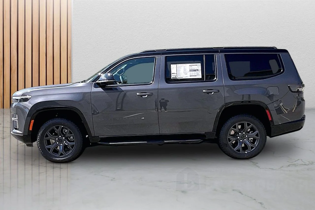 New 2026 Baltic-Gray Metallic Clear-Coat Exterior Paint Jeep Upland image 6