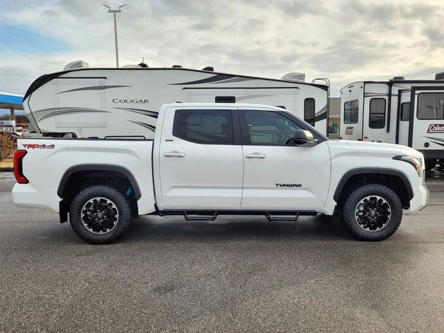 2025 Toyota Tundra SR5 - Photo 8