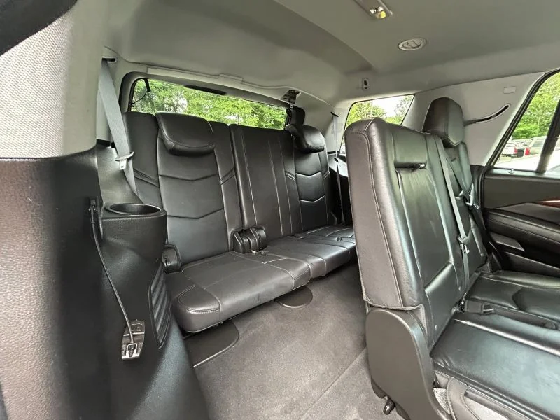Used 2019 White Cadillac Sport Utility 4D image 32