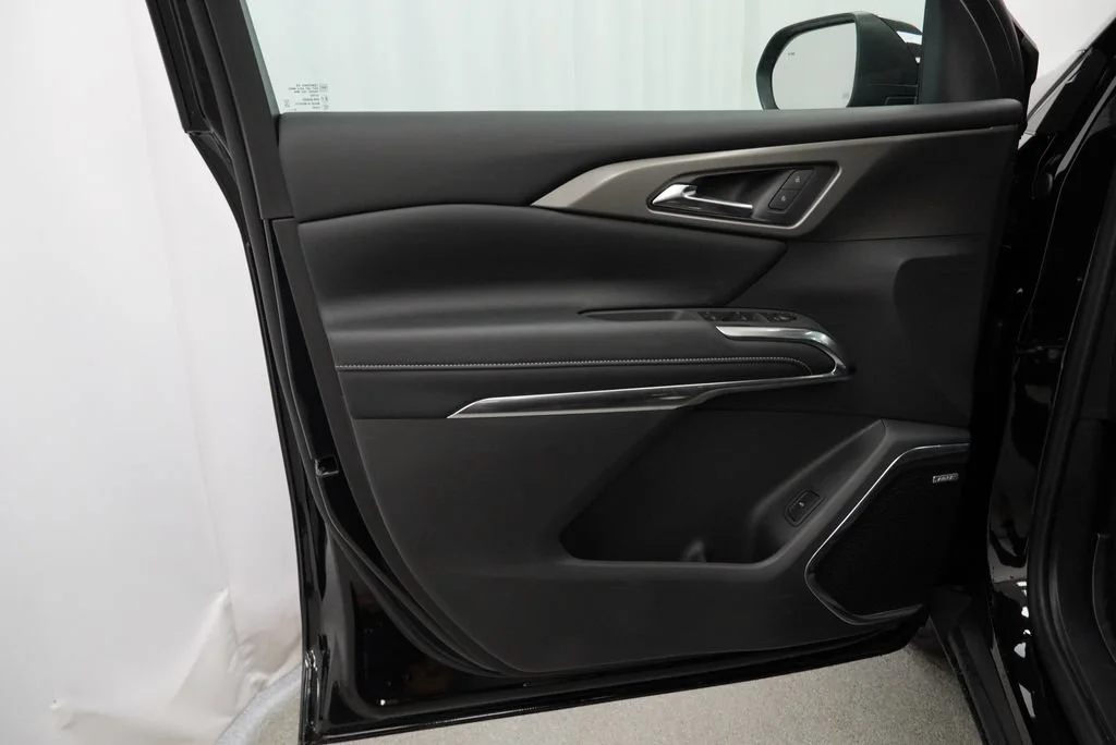 New 2027 Mosaic Black Metallic Chevrolet LT image 23