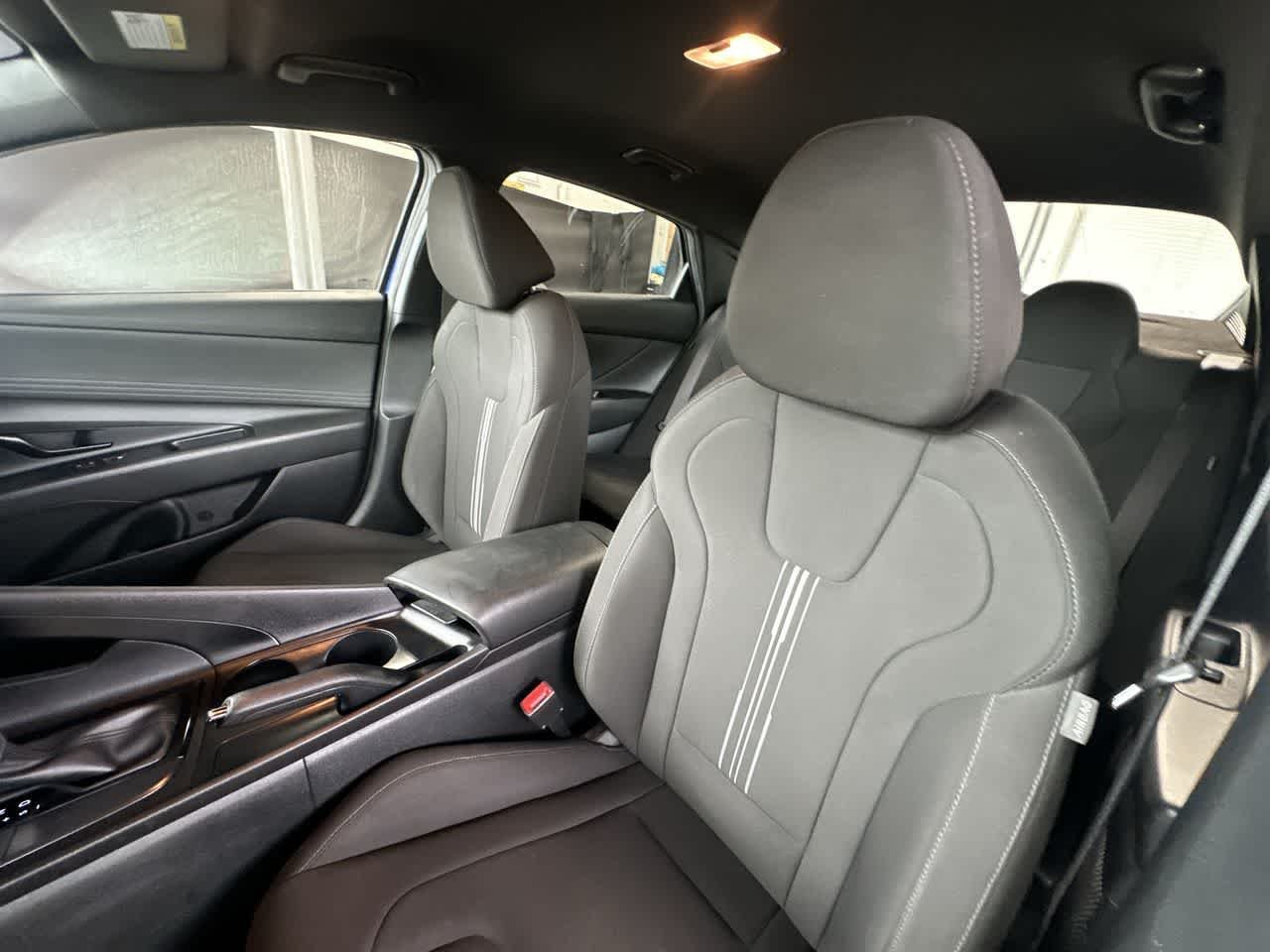 2025 Hyundai Elantra SEL - Photo 14