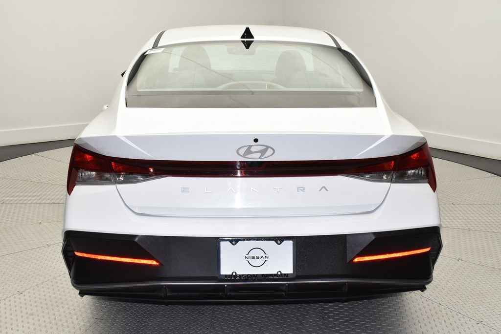 Used 2024 White Hyundai SEL image 6