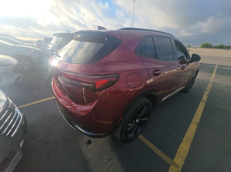 Used 2022  Buick Preferred image 4