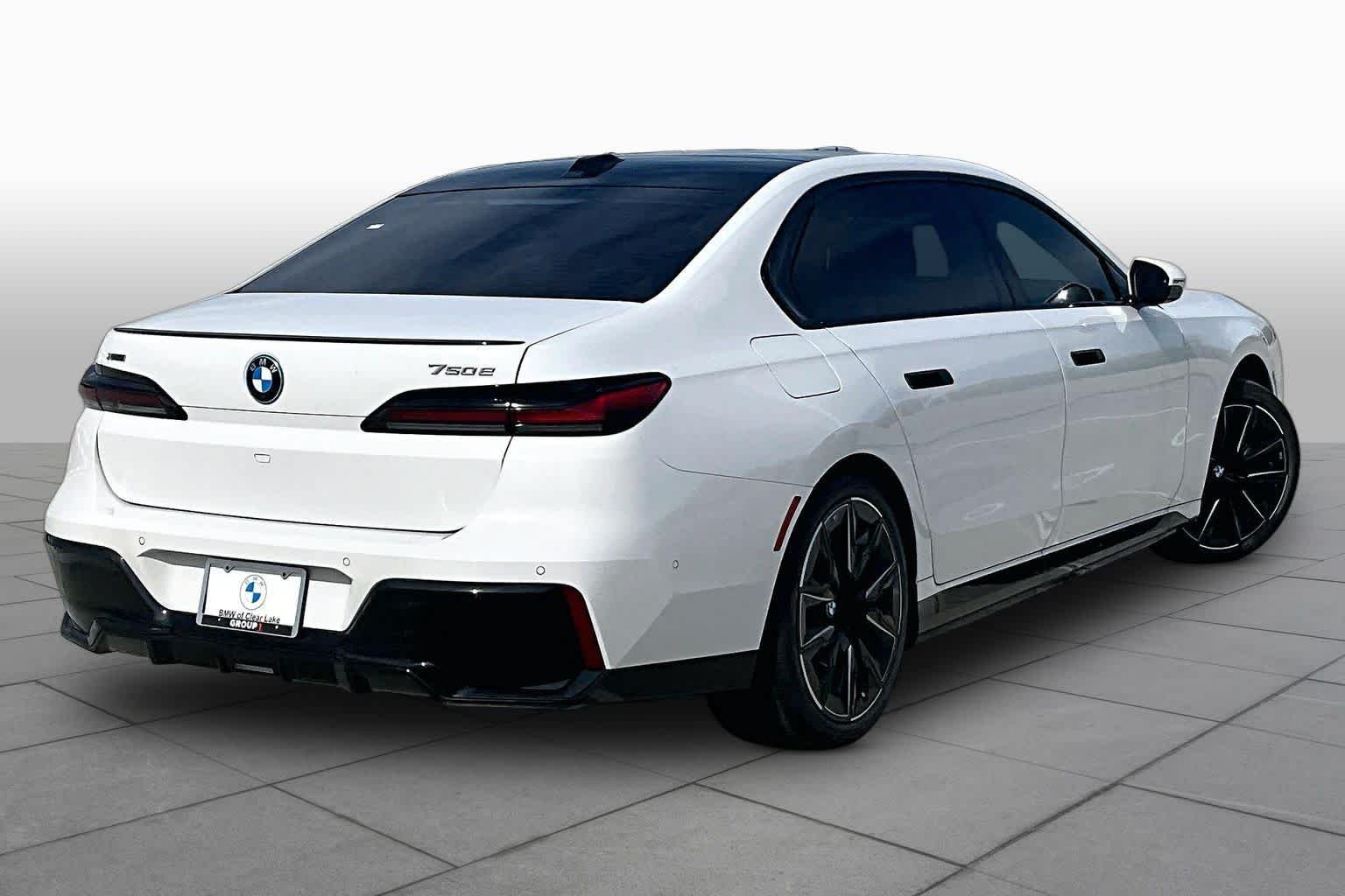 Used 2026 Alpine White BMW 750e xDrive image 12