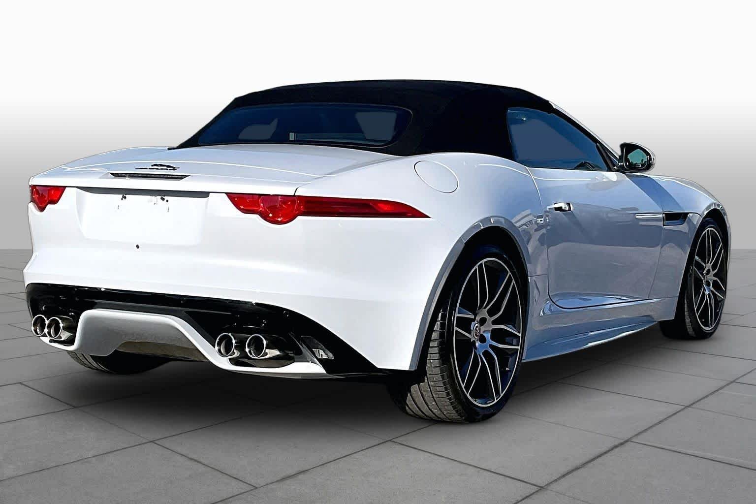 Used 2016  Jaguar R image 11