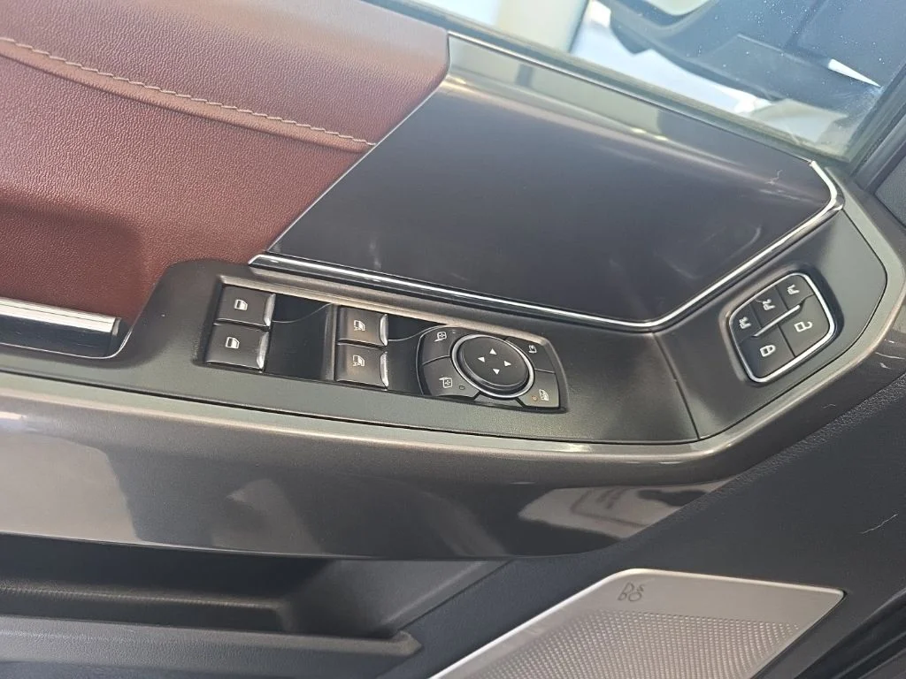 Used 2022 Gray Metallic Ford Lariat image 17