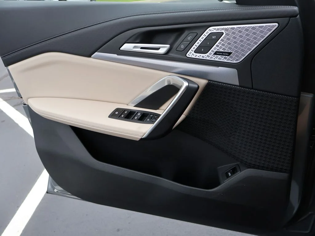 Used 2025 Gray BMW xDrive28i image 39