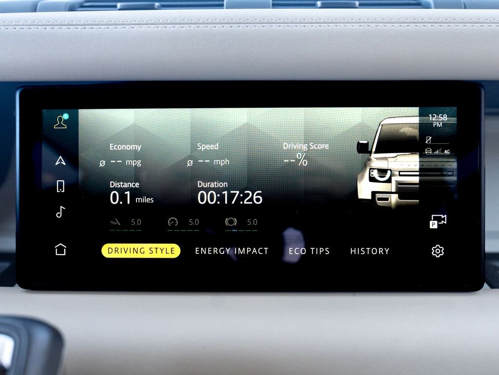 Used 2024 Green Land Rover X-Dynamic SE image 26