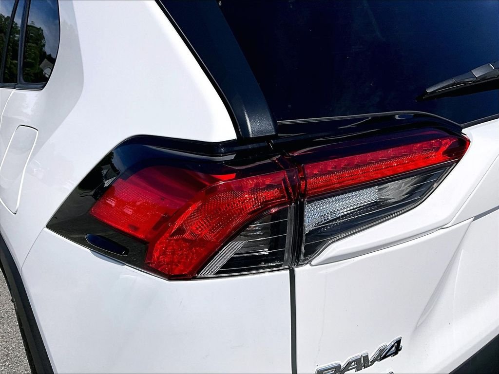 Used 2025 White Toyota XLE image 34