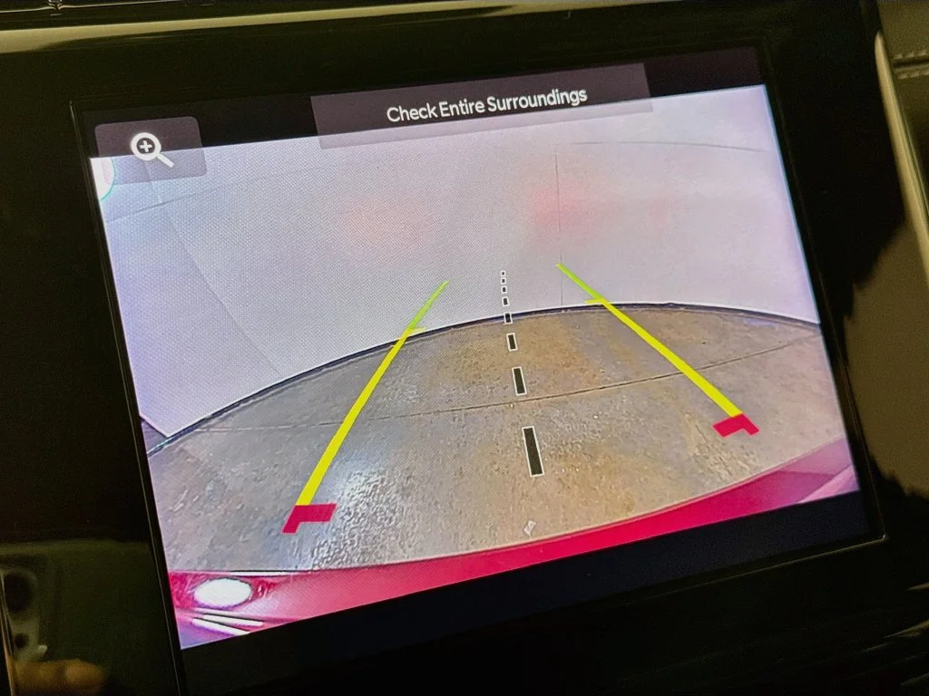 Used 2023 Red Jeep Altitude image 16