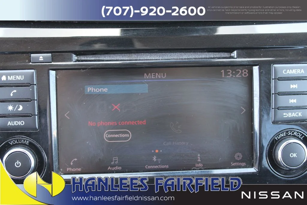 Used 2020 Silver Nissan S image 21