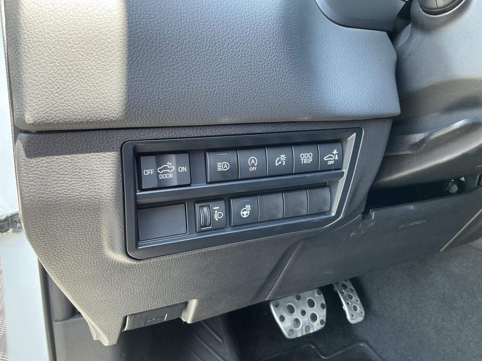 Used 2023 Wind Chill Pearl Toyota Limited image 13