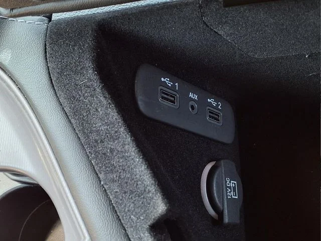 Used 2023 White Dodge SXT image 17