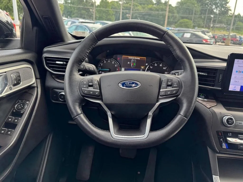 Used 2020 Agate Black Metallic Ford Limited image 14
