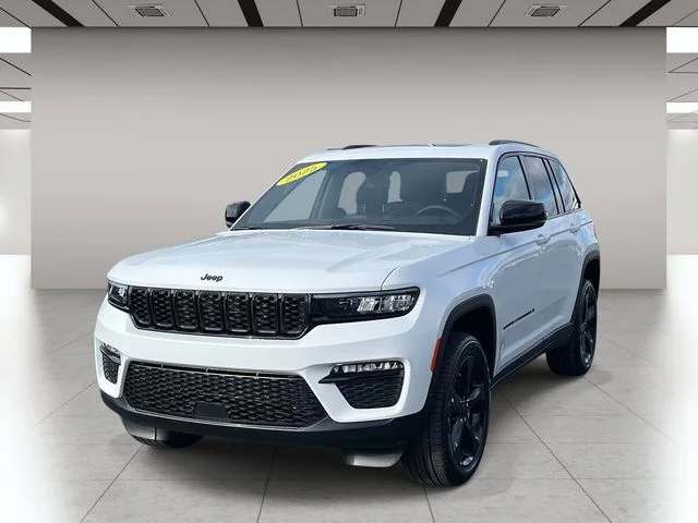 New 2025 Bright White Clear-Coat Exterior Paint Jeep Limited image 8