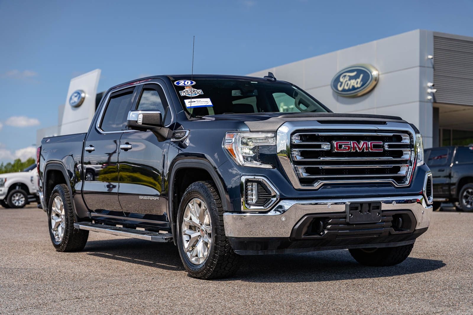 2020 GMC Sierra 4WD Crew Cab Short Box SLT's photo