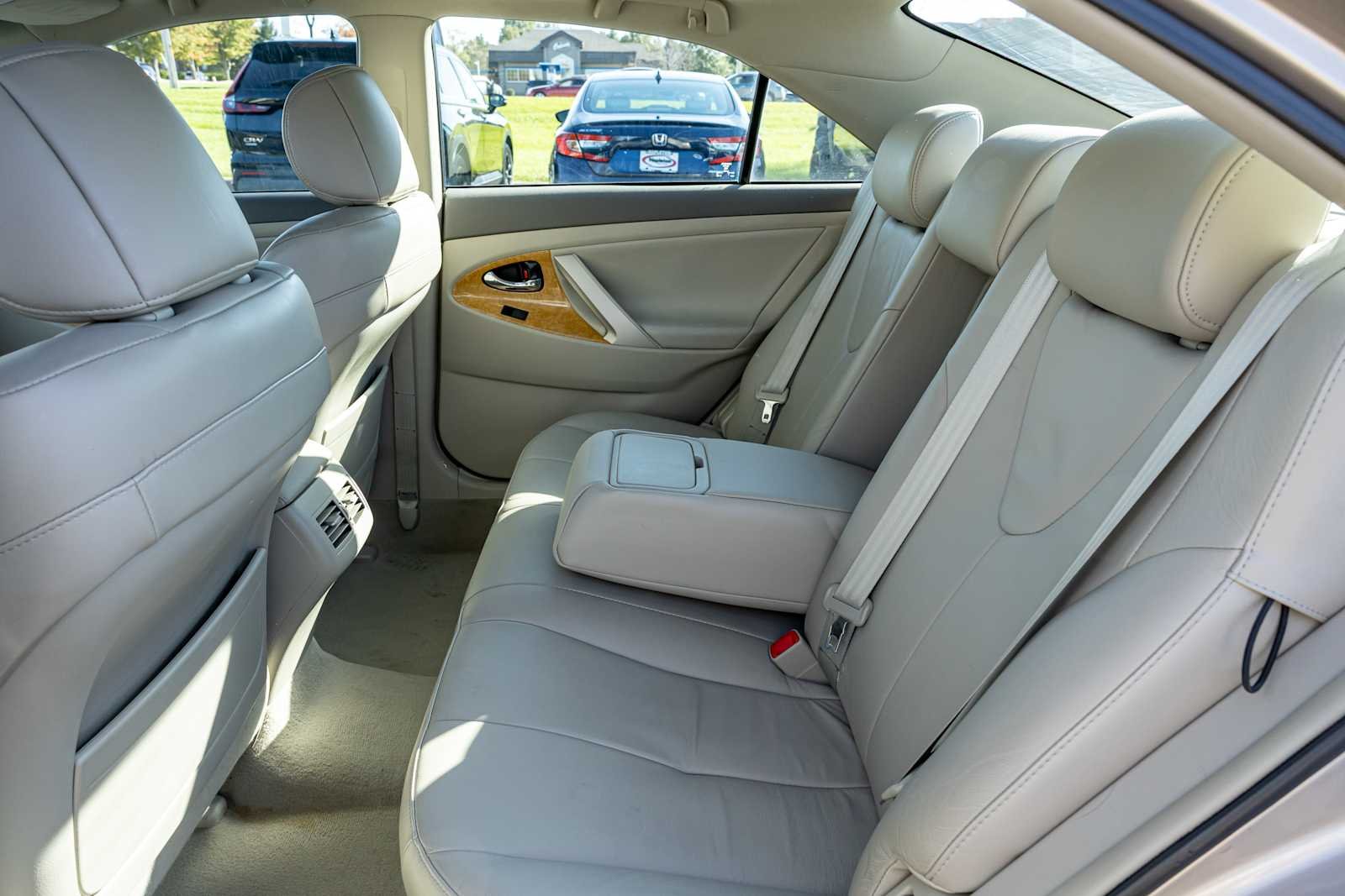Used 2007 Desert Sand Mica Toyota LE image 26