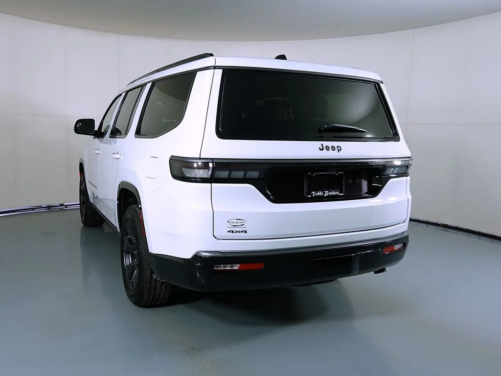 New 2026 Bright White Clear-Coat Exterior Paint Jeep Limited Altitude image 5