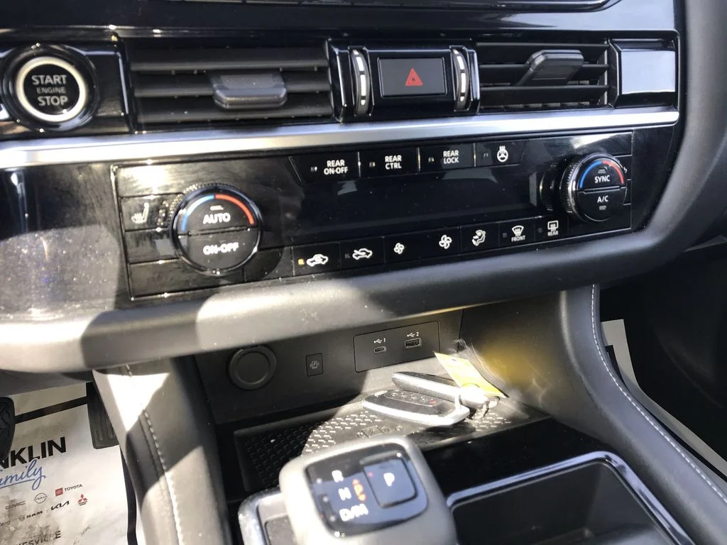 Used 2023 White Nissan SL image 19