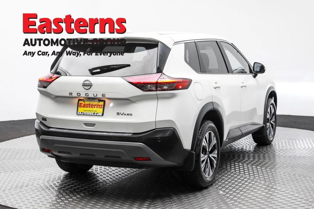 Used 2022 White Nissan SV image 5
