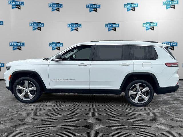Used 2022 Bright White Clearcoat Jeep Limited image 3