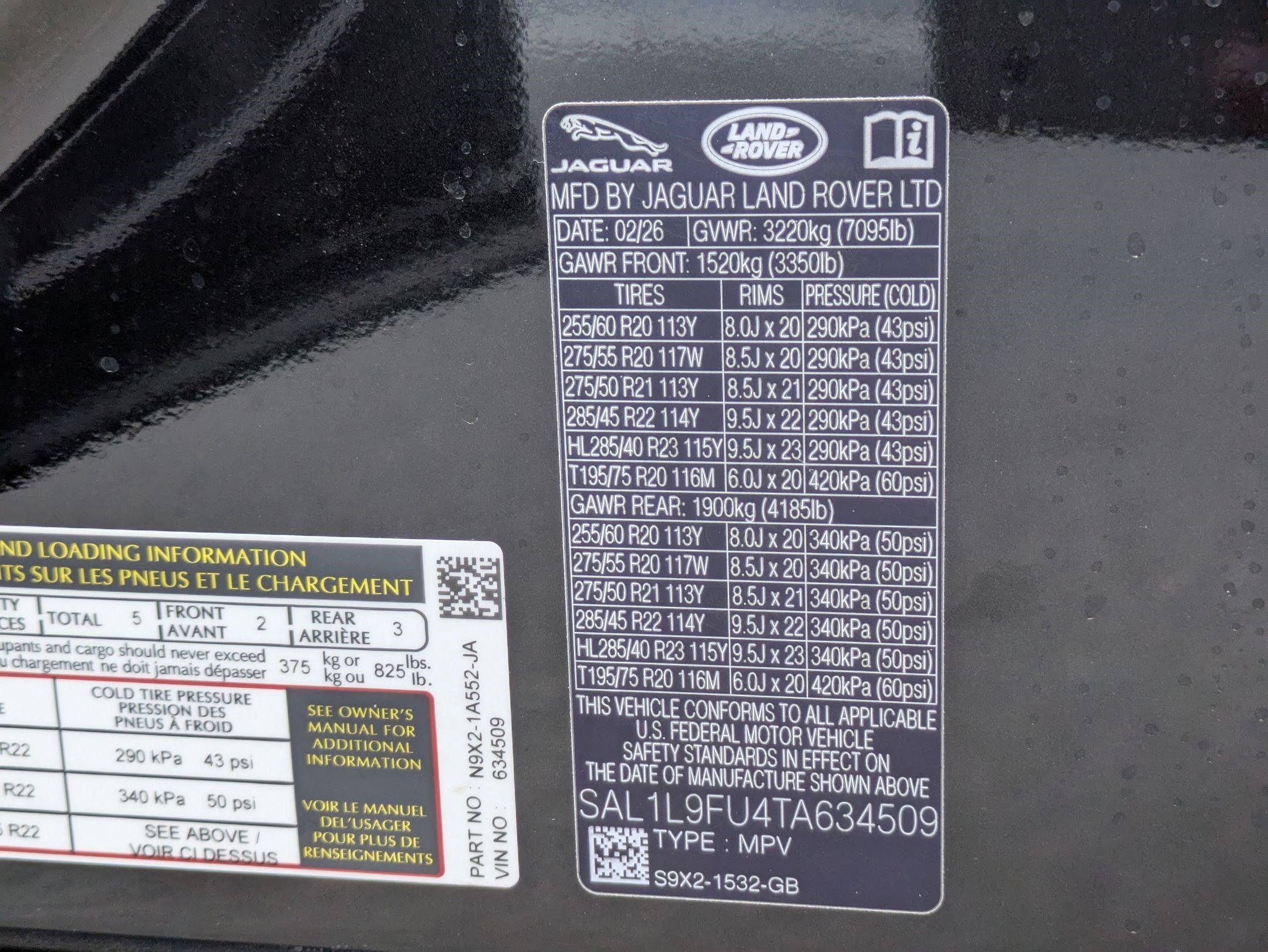 New 2026 Santorini Black Land Rover P400 Dynamic SE image 35